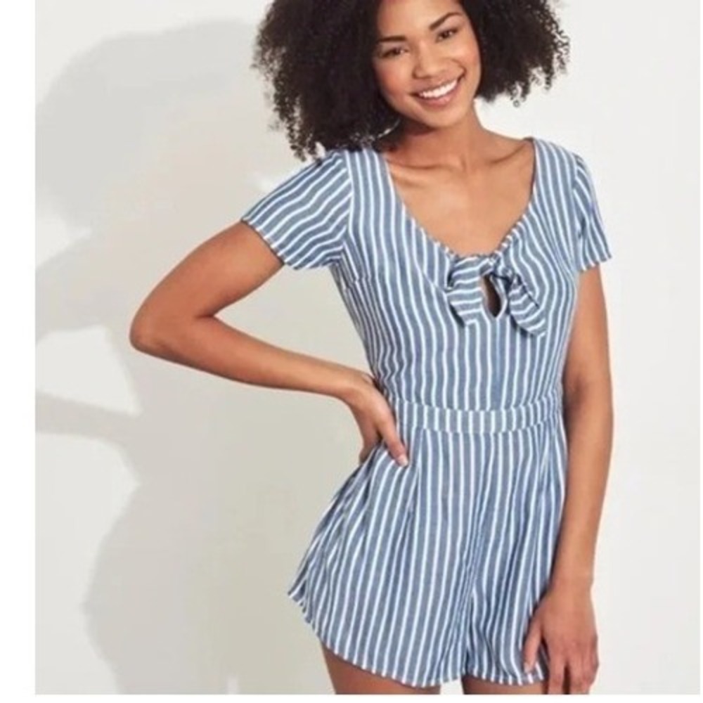 Hollister Striped Romper Womens Small Blue White Tie Front Pockets NWT‎